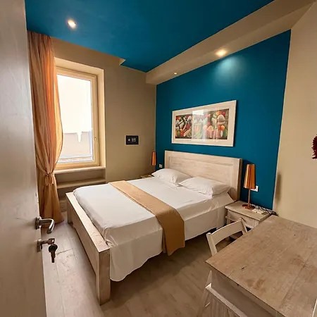White House 3*
