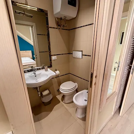 White House 3*