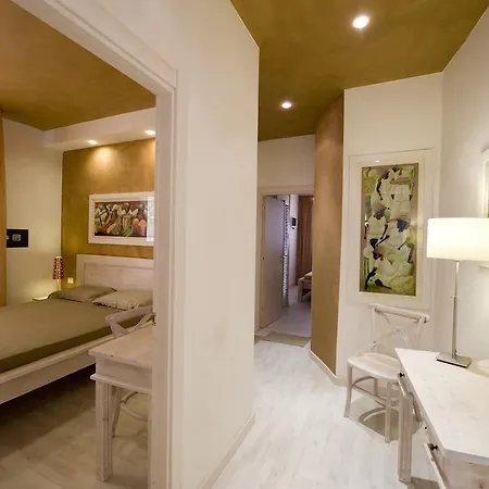 ゲストハウス White House トラーニ