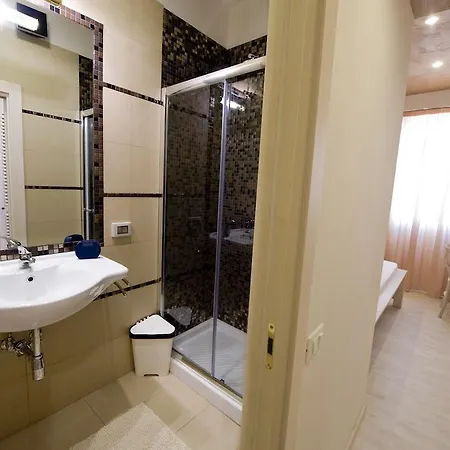 White House トラーニ